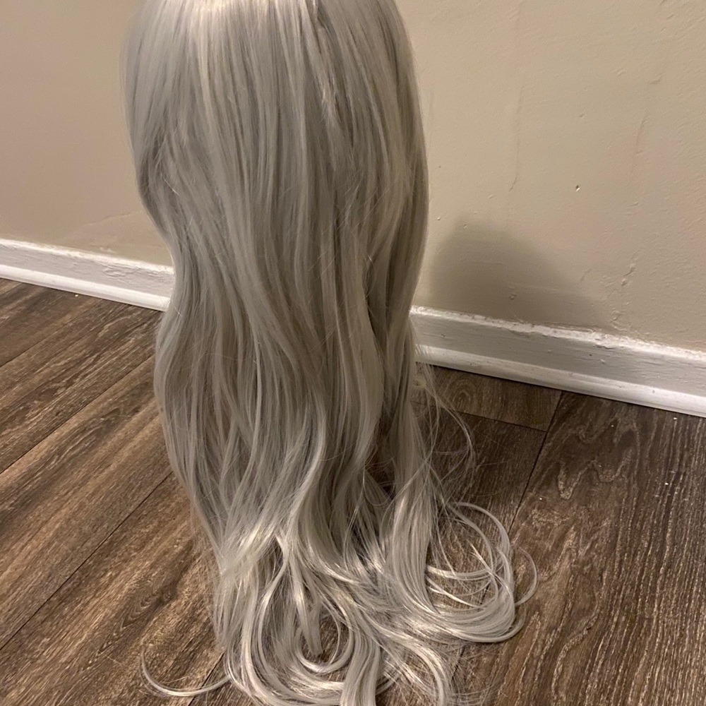 Gray curled wavy 27inch wig - Picture 4 of 8